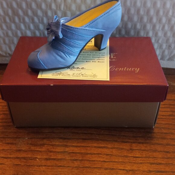 Just The Right Shoe  By Raine Class Act  Mini Figurine 25042 - Picture 2 of 12